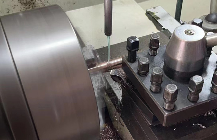 紅(hong)新(xin)模具(ju)鋼(gang)材(cai)生(sheng)産(chan)車(che)間